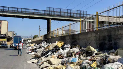 İzmir'de toplanmayan çöpler ateşe verildi: Vatandaşlardan tepki geldi!