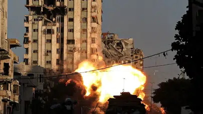 Gazze’nin en yüksek binası vuruldu