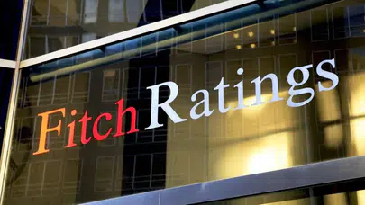 Fitch, İtalya'nın kredi notunu yükseltti