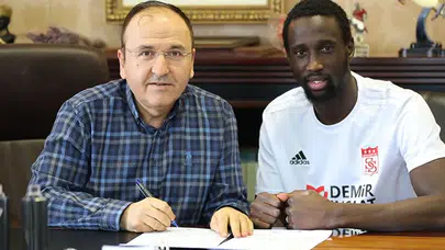 Sivasspor'da Samba Camara ile yollar ayrıldı