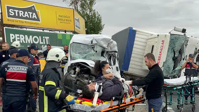 Tekirdağ'da işçi servisi ile kamyon çarpıştı: Çok sayıda yaralı var