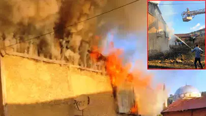 Kütahya'da ahşap ev yangını!