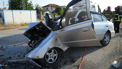 Kırıkkale'de feci kaza! İki otomobil kafa kafaya çarpıştı: 2 ölü!