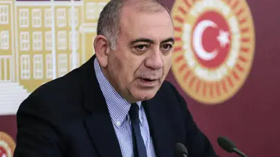 Gürsel Tekin CHP'nin Sarıyer'deki binasında!