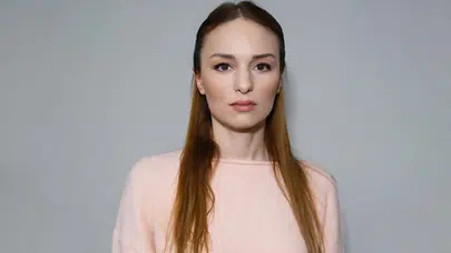 Nilperi Şahinkaya’nın acı günü: Annesi son yolculuğuna uğurlandı