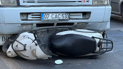 Antalya'da tanker ile motosiklet çarpıştı: Anne ve 2 çocuğu yaralandı