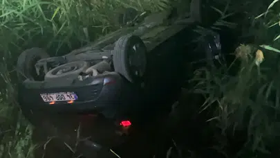 Sakarya'da otomobil, su kanalına uçtu: 2 kişi yaralandı