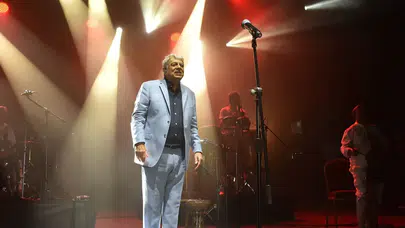 Enrico Macias kimdir, kaç yaşında ve nereli?