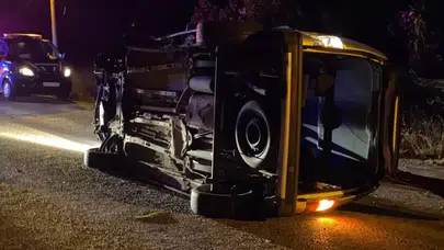Balıkesir’de araç elektrik direğine çarptı: 1 ölü, 1 ağır yaralı