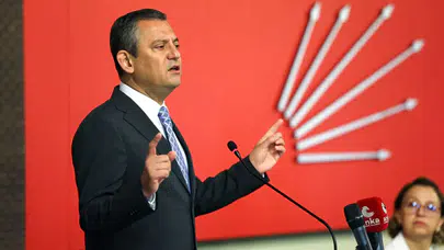 Özgür Özel yeniden CHP Genel Başkanı seçildi