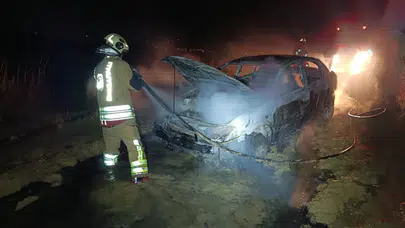 Hatay'da seyir halindeki otomobil küle döndü