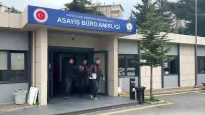 Mısır Çarşısı'nda film gibi olay : Tartıştığı kişiyi önce vurdu sonra başında bekledi