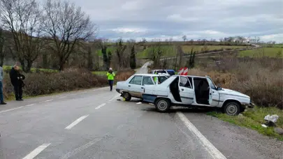 Balıkesir Gönen’de iki otomobil çarpıştı : 6 yaralı