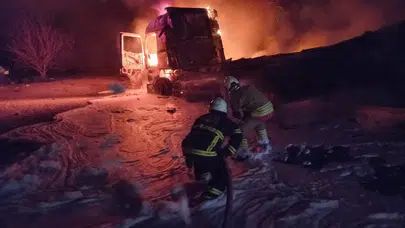 Hatay'da seyir halindeki tır alev aldı