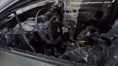 TEM Otoyolu'nda yanan otomobil hurdaya döndü