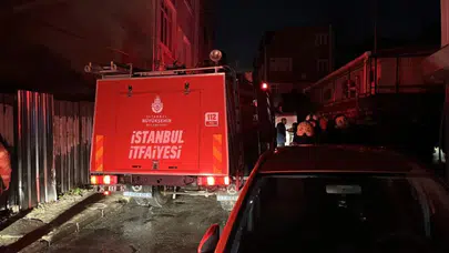 Fatih'te 5 katlı binada korkutan yangın: 6 kişi dumandan etkilendi
