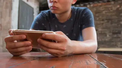 Fransa’da 15 yaşından küçüklerin sosyal medya kullanması yasaklanıyor