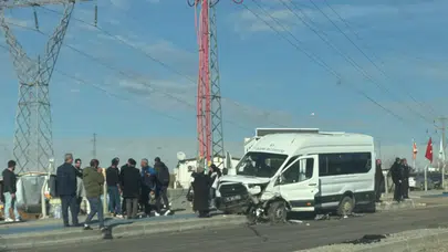 Batman'da tır ile minibüs çarpıştı: 6 kişi yaralandı