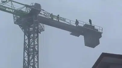 Samsun'da maaşlarını alamayan işçiler, kule vinçte intihar girişiminde bulundu