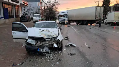 Bursa'da tır ve otomobil kafa kafaya çarpıştı!