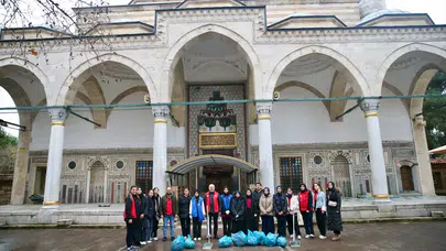 Gebze’de gençlerden tarihi camiye anlamlı temizlik