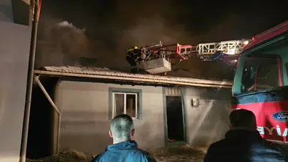 Çorum Bayat'ta ev yangını: Bir kişi ağır yaralandı