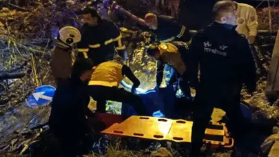 Hatay'da minibüsle çarpışan motosiklet kanala devrildi: Yaralılar var