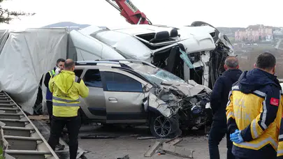 Samsunda tır karşı şeride geçip araçlara daldı: 1 ölü, 3 yaralı!