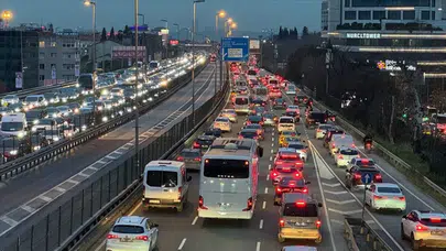 İstanbul'da trafik yoğunluğu yüzde 85'e ulaştı!