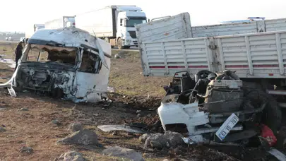Şırnak'ta iki tır çarpıştı: Yaralılar var
