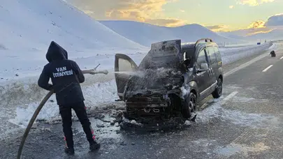 Van'da korkutan araç yangını: Seyir halindeki kamyonet alev alev yandı!