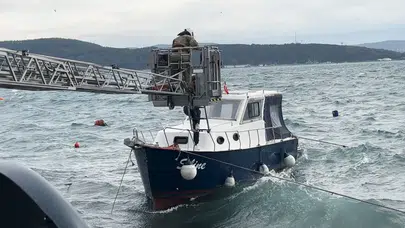 İstanbul'da lodos etkisini sürdürüyor: Sarıyer'de teknede mahsur kaldılar!