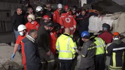Lübnan'da 5 katlı bir bina aniden çöktü! Çok sayıda kişi enkaz altında
