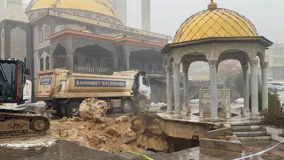 Gaziantep'te cami avlusu çöktü!