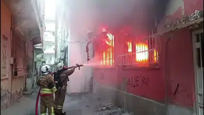 Hatay'da kumaş deposunda yangın çıktı!