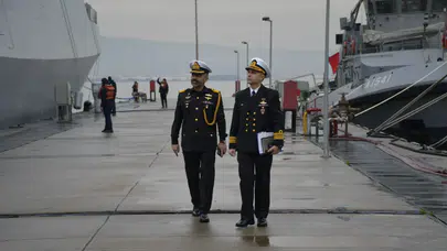 PNS Khaibar korveti Turgutreis Tatbikatı için Gölcük Limanı’nı ziyaret etti