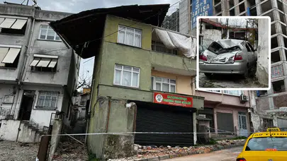 Gaziosmanpaşa'da lodos nedeniyle bir binanın çatısı uçtu
