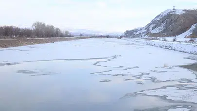 Türkiye'nin en uzun nehri Kızılırmak buz tuttu