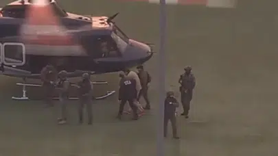 Maduro ve eşi helikopterle mahkemeye götürülüyor!