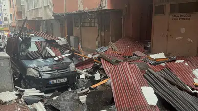İstanbul'da şiddetli rüzgar: Çatılar uçtu, araçlar hasar gördü!