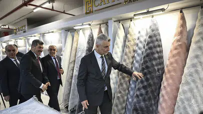 Bakan Bolat duyurdu: Türkiye 400 milyar dolarlık ihracatçılar ligine yükseldi!