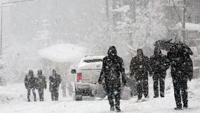 İstanbul’da kar esareti! Üniversiteler tatil mi, kar ne zaman duracak?