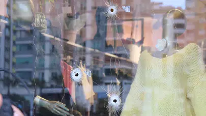 Adana'da kadın giyim mağazası kurşunlandı! 'Canımdan endişeliyim, korkuyorum'