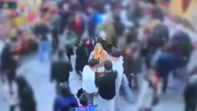 Fatih'te Çinli bir turist, hanutçu tarafından darbedildi