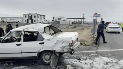 Aksaray'da otomobil ve tır çarpıştı: 2'si bebek 5 kişi yaralandı!
