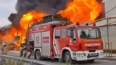 Esenyurt'ta zincir market deposunda yangın çıktı!