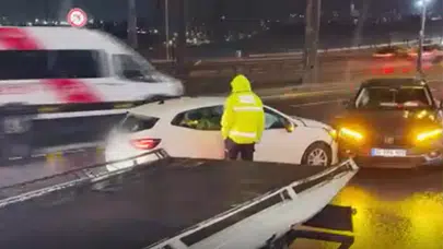 Beylikdüzü E-5'te iki araç çarpıştı: Kazada 1 kişi yaralandı