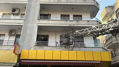 Antalya'da 3 katlı binada korkutan yangın
