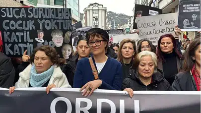 Ahmet Minguzzi'nin annesi Yasemin Minguzzi, ‘Çocuklar için adalet’ yürüyüşüne katıldı