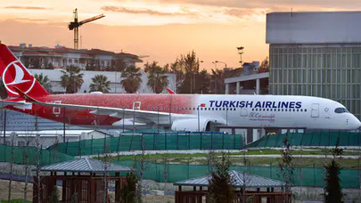 THY’den tarihi adım: 500’üncü uçak binlerce çalışanın fotoğraflarıyla giydirildi